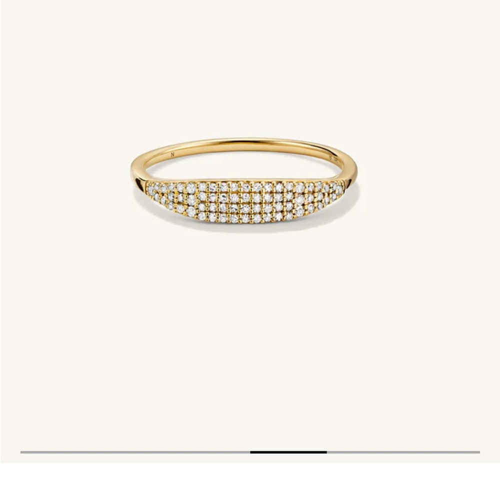 MEJURI Pavé Signet Ring